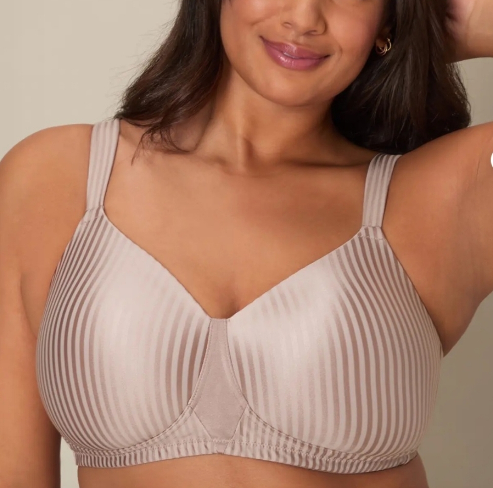 NWT Playtex Secrets Underwire Perfectly Smooth‎ Bra Size 42DD